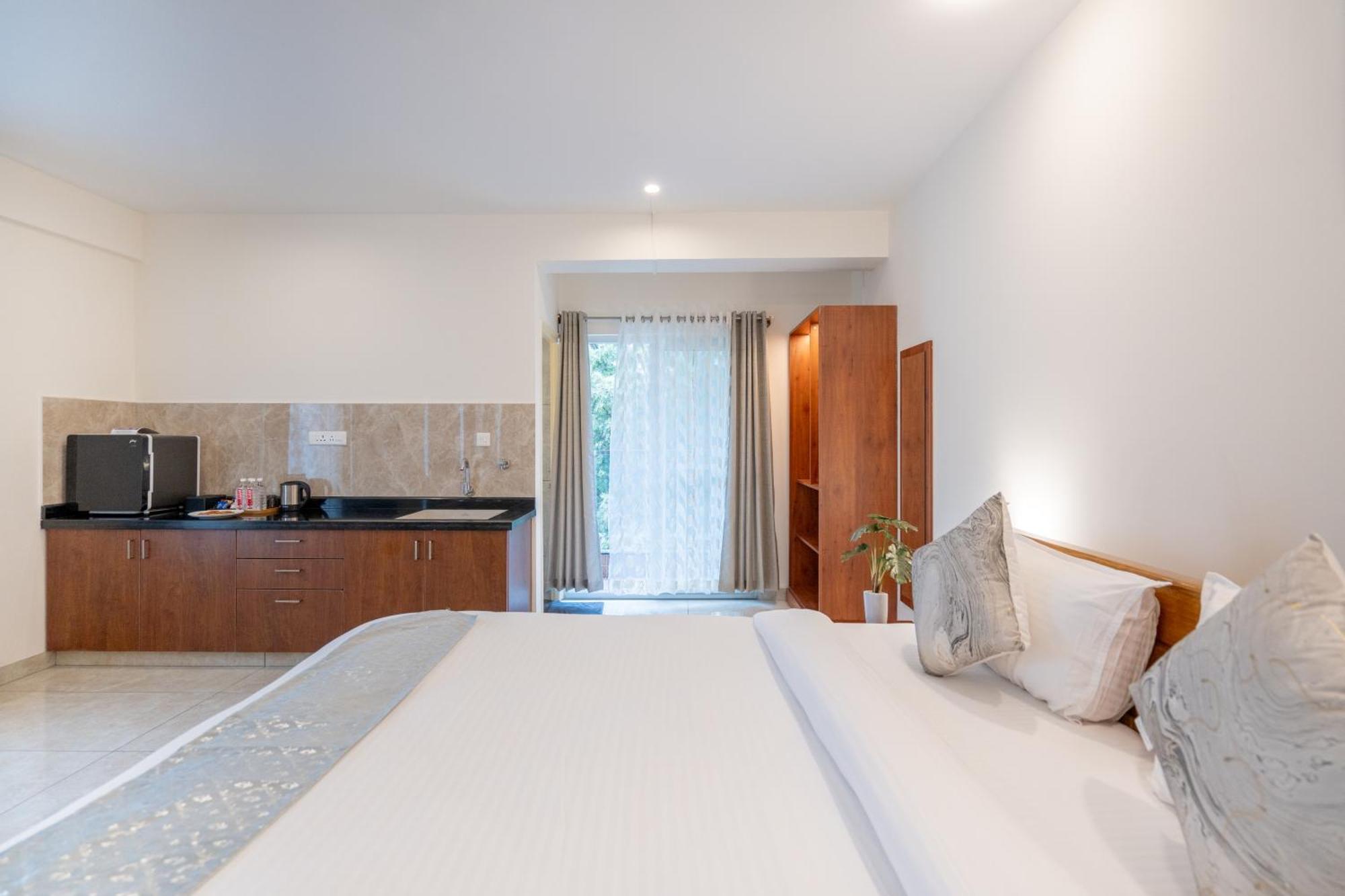 The Silver Chimes Suites Bangalore Extérieur photo